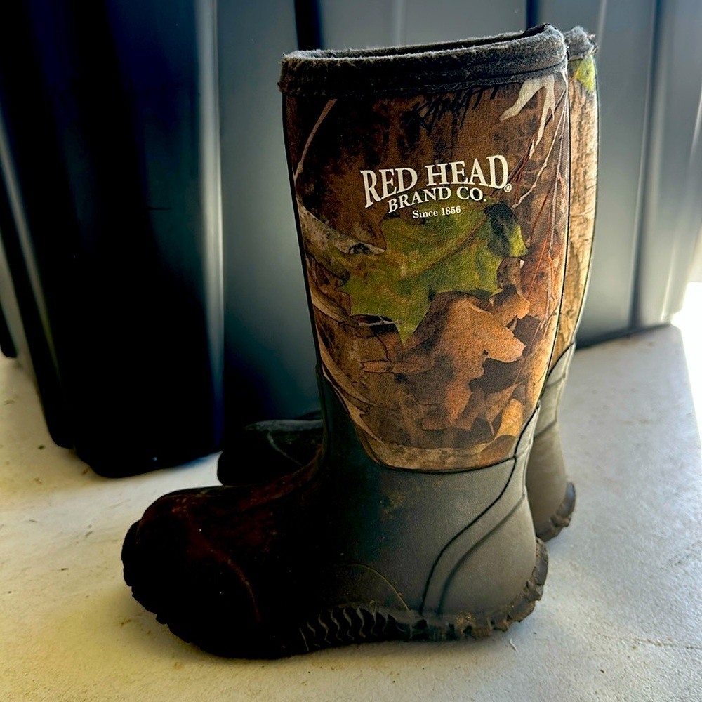Kids muck boots/rain boots size 13